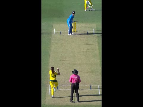 Cracking shot by Smriti! India are off to a solid start while chasing 299 runs! #AUSWvINDWOnStar
