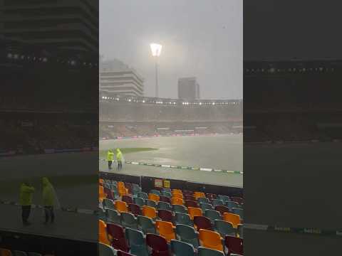 Heavy Rain Pouring At The Gabba In IND vs AUS 3rd Test #cricket #indvsaus #bgt #viratkohli #gabba