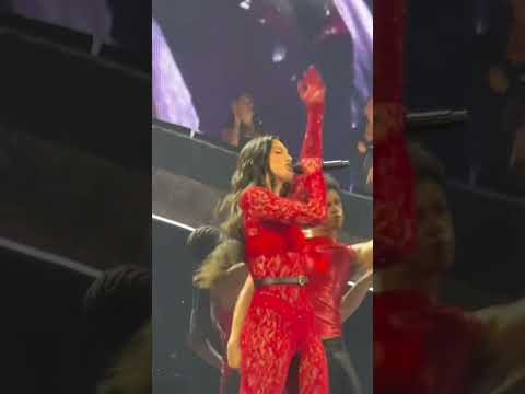 Dua lipa pointing to a fan during performing Levitating #madrid #spain #radicaloptimismtour
