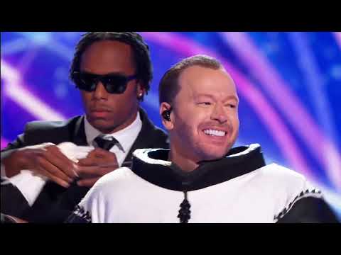 Cluedle-Doo Donnie Wahlberg Tricks Wife with &quot;Return of the Mack&quot; - The Masked Singer Season 5 E12